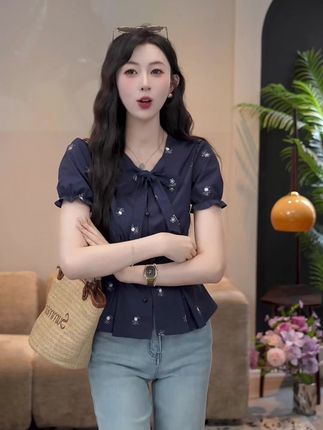 YUANLIANSU/圆脸酥【朽木生漪】夏季新款洋气时尚短袖时尚小众衬衫#洋气小衫 #气质百搭 #夏天穿搭 #美出高级感 #好看的小姐姐