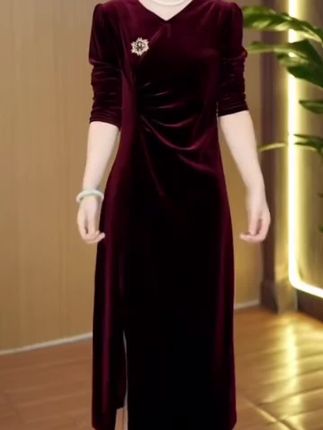 红色金丝绒连衣裙女春秋新款包臀中长款喜婆婆婚宴装妈妈婚礼礼服#红色金丝绒连衣裙#婚宴#中长款#连衣裙#礼服裙