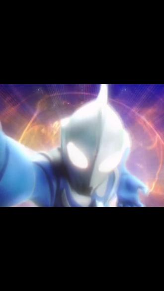 卡欧斯,帕拉斯坦,“混沌之首”(卡欧斯头部)附身游星朱兰的守护兽帕拉斯坦之后变异而成的姿态。不仅外貌丑恶,性情也十分凶暴,还有惊异的怪力以及多彩的光线技,在上古时期曾出现过,攻击造访游星朱兰的其他外星文明,后来被光之巨人净化,恢复为守护兽帕拉斯坦,外星人用石碑记录发生的一切,将卡欧斯帕拉斯坦称为魔兽,警醒后来的探索者,游星朱兰每一千年一次通过太阳系轨道,混沌之首趁此时机再次将帕拉斯坦变异为卡欧斯帕拉斯坦,改变游星朱兰的轨道,使其撞向地球。为了搜寻在朱兰失去联络的华尔兹号宇宙船,卡欧斯帕拉斯坦现身并袭击EYES队员们,用闪光火花弹使泰克推进机的系统错乱,卡欧斯帕拉斯坦用闪光火花弹和电击光线的攻击压制了高斯,但是在占优时被泰克推进机的武器【折叠臂】破坏了头部的光线角,因而暂时撤退