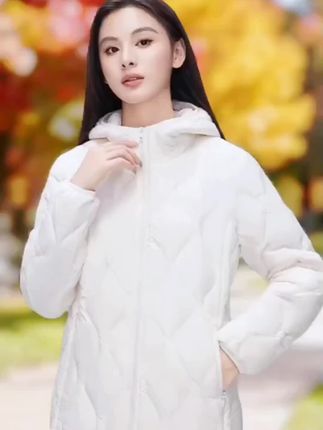 雅鹿2025新款轻薄羽绒服女内胆简约淑女连帽内搭外穿保暖外套秋冬#冬日穿搭测评 #秋冬穿搭大揭秘 #秋季彩色系穿搭测评 #解锁秋季一周色彩灵感穿搭 #秋季日常实用穿搭思路分享 @DOU+小助手 @巨量千川 @DOU+上热门