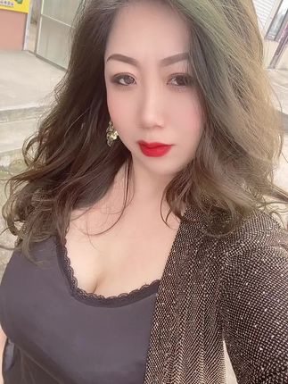 今天不冷不热 温差刚刚好 得劲🫦#出门 #采耳#女人一定要活成自己喜欢的样子 #抖音#散会