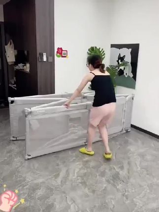 宝宝喜欢乱爬乱摸,一个人带娃连上个厕所做个饭都没有时间,马上安排了这个#折叠游戏围栏玩耍看护,两不误,我也终于解放双手了#母婴好物