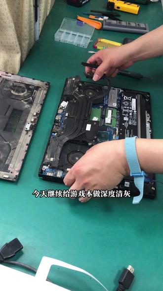 暗影精灵深度清灰 更换相变片全过程 惠普暗影精灵拆机清灰除尘,清理堵塞散热风道,清除旧硅脂更换相变导热片,做完压力测试,有效改善机身高温降频问题。
#惠普暗影精灵 #换硅脂 #电脑维修 #惠普 #酷睿ultraai更强谁不爱