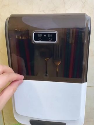 筷子潮湿容易滋生细菌,来试试这款自带除湿消毒的筷子筒,使用方便还不占地方哦#消毒筷子筒