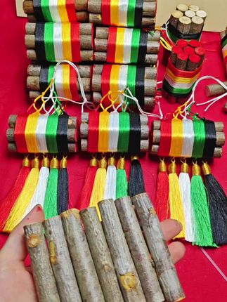 七根7厘米桃树枝,五色绳捆一起,祝您万事顺遂#福来运转 #顺遂平安 #家里必备 #五色绳寓意 #国学文化