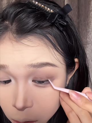 强烈建议所有单眼皮肿眼泡内双的姐妹快试试这个#双眼皮贴~你会回来感谢我的!#内双肿眼泡 #眼妆#美妆百万新星计划#动动手就贴出双眼皮