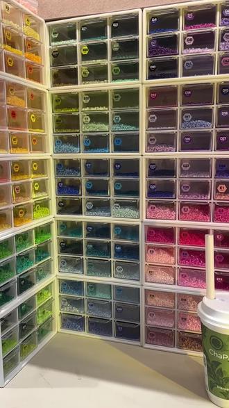 #过年氛围提前搞起来了 #拼豆 #拼豆图纸 #拼豆福字 #过年了过年了 拼豆人今年的氛围感是自己给自己的,福字自己拼,耶!