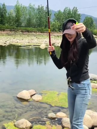 溪流钓小物钓狂拉小鱼的免洗面筋饵料,一次一瓶,正好开出一小团,方便携带还不浪费#小物钓 #溪流钓