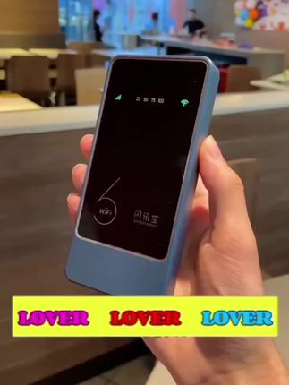 来,先看一下网速,连网成功。哇,你这网速这么快,多少钱啊?老板说了,这可是我们今年新款的随身wifi,升级了wifi六技术的自带大毫安电池,还能当充电宝使用,网速相比手机热点更稳更快,放在家里是宽带,带出门就是随身小wifi。那我带回农村老家能用吗?农村老家,草原牧场,偏远地区信号差、信号弱、信号不好的地方都能去使用,手机、电脑、电视、平板、监控、投影仪都能去连接。那你这个多少钱啊?套餐加设备就小几十。#数码科技 #数码产品 #随身wifi #科技改变生活 #超便宜超划算