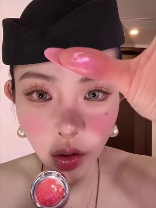 真的是一抹爆闪,随便叠加都绝美!#爆闪眼影 #变色龙 #巽菲特 #单色眼影 #眼影