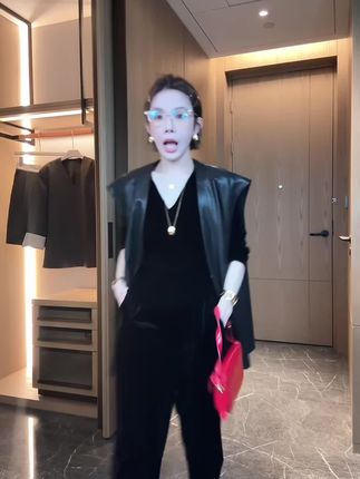 邱小小丽呀 早秋木耳边丝绒阔腿裤女高腰垂感显瘦休闲九分直筒裤#大美了吧 #原创作品 #高级穿搭@邱小小丽阿-直播返场