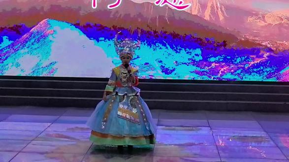 马踏春声~艺绽校园!2026无锡市校园春晚~孟恬文化艺术!身着土家族服装一曲《阿惹》隆重出场!