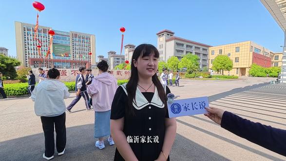 家长聊学校 学校的办学特色,教学成果,师资力量以及校长的教育理念等应该是当下家长在择校是比较关注的几个点。我们来听听这位学生家长怎么评价的这所学校?#初升高择校#民办高中#家长采访#临沂佳鑫双语学校