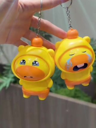按压旋转变脸水豚拉拉玩具挂件解压3变脸卡通水豚公子钥匙扣#包包搭配#解压玩具 #钥匙挂件礼物 #挂件挂饰