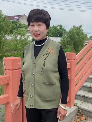 臻选秋冬针织毛衣,让妈妈身心暖暖的。#奶奶装#妈妈装#奶奶装外套#妈妈装外套#妈妈装毛衣
