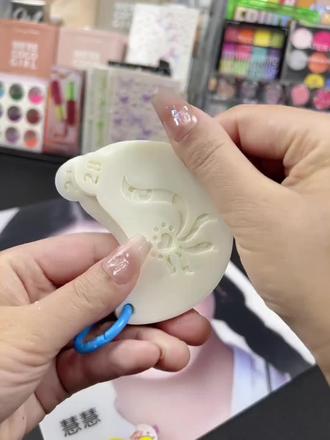 六一儿童节马上要来了,这个脸妆模版3秒就能搞定一个妆容,口红眼影都可以画上去#儿童面部彩绘 #儿童古风妆容 #儿童节舞台妆 #花钿模版#六一儿童节舞台妆