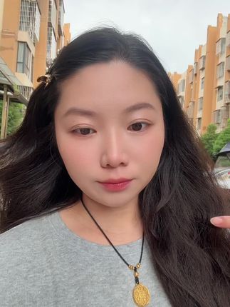 今天又是空腹抽雪,真是抽怕了,十次产检有8次在抽,最怕空腹了,又不能吃不能喝,你们怀孕出门化妆嘛我会化个淡妆,每次出门都用这个澳兰黛气垫,很快2分钟全脸搞定又自然又服帖,孕妈妈都是可以用的#日常分享 #无暇底妆