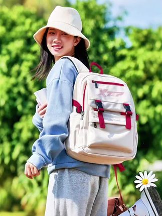 大容量书包 #创作灵感 #学生书包 #开学必备 #儿童书包 #潮包 还在纠结开学买什么包吗?快来看看这个特步大容量双肩包吧!它是专为学生设计的,采用防泼水的设计,不用担心下雨会淋湿书本了,而且它的承重能力也很强,可以放得下电脑和一学期的课本。它还采用了人体工程学设计的减压肩带,背起来很舒服,赶快点击链接购买吧!