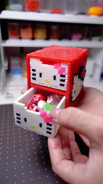 立体拼豆 | kitty收纳盒 拼豆真的要考研嘛?
图纸来源:鱼仔手作坊
#我染上了拼豆 #拼豆 #立体拼豆 #榫卯结构 #拼豆教程