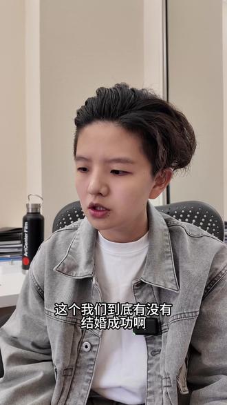 花了4个月在美国DIY结婚全流程 我们是11月20日登记的收到结婚证是第二年的3月13号大概花四个月时间
当然这不是最快的日子比较随缘的
如果你也想结婚不管同性还是异性都可以参考一下
这个过程少走弯路从流程时效都给大家一个参考
最快应该是一个半月能拿到certificate ,最慢无上限
首先每一个州的婚姻登记的政策是有所不同的
我是在洛杉矶大家可以浏览市政厅的网站
上面对于结婚的的政策都有介绍,以及你可以查到电话或者email去进行登记和预约
大概流程时 婚姻登记-举行仪式-收到certificate三个流程
婚姻登记的话你需要提前在网上进行预约 127🔪 结婚证license
洛杉矶县登记官/县书记员 (RR/CC) 现提供仅需预约的加急结婚仪式
这项服务非常适合寻求简单、快速且经济高效的结婚流程的夫妇。
完成结婚证申请后,选择“结婚证和快速仪式”预约。预约时间为 45 分钟,可在所有七个 RR/CC 分支机构进行。
所有加急仪式都需要有效身份证明和一名证人在结婚证窗口。
任何家人和朋友都需要在外面等候。如果夫妻双方没有证人
RR/CC 可以提供一名证人,费用为 20 美元。保密结婚证不需要证人。
三个月的离婚冷静期,神父 同性的话建议就直接找神职人员
一旦一对夫妇领取结婚证并参加了合格的仪式,结婚证就变成结婚证书,必须送回我们的办公室进行记录。
我们的办公室只记录在洛杉矶县获得的结婚证。如果在其他州或加利福尼亚州的县获得结婚证,那么我们将不会记录结婚证,也不会保留结婚记录。提交结婚证申请和/或购买结婚证并不代表合法结婚。必须参加民事或宗教仪式,然后填写结婚证并归还进行记录。
#美国结婚 #美国生活 #结婚 #婚后生活 #美国留学