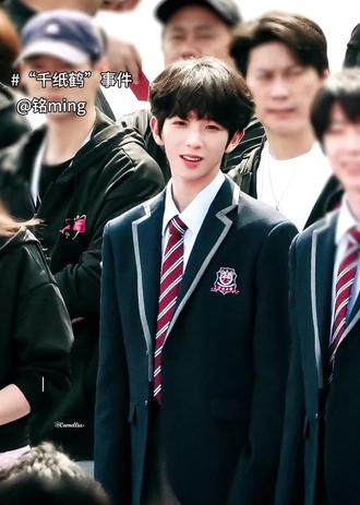 陈浚铭wwzz没说正主 个别家不理智粉丝#陈浚铭谢逸舟#千纸鹤事件 #挡脸抱歉