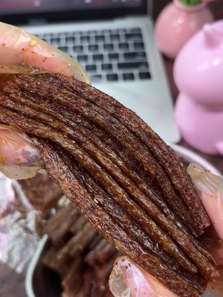 姐妹们,推荐这款巨好吃的辣条组合,平时追剧吃这个特别幸福#追剧小零食 #辣条 #追剧必备零食 #办公室零食 #美味零食 @DOU+小助手 @DOU+上热门 @创作灵感小助手