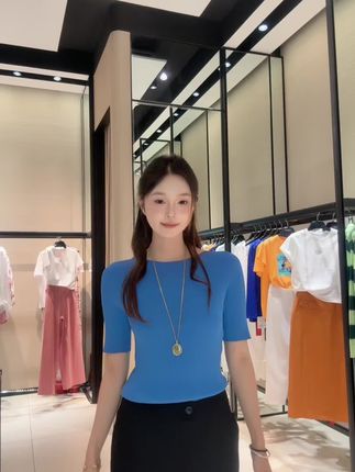 姐妹们,这件衣服穿起来真的是硬美!快冲!码数不全了,清完就下架了!#夏季穿搭 #今日穿搭 #高级感穿搭 #穿搭搭配
