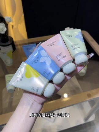 我的妈呀太卷了~秋冬的护手霜居然卷到6.9四支了,姐妹们闭眼薅啊#护手霜#手部护理#滋养保湿护手霜#仙女必备#秋冬护手霜