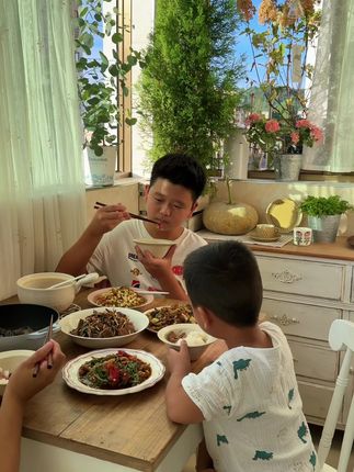 吃有生命力的饭菜,做积极向上的快乐人