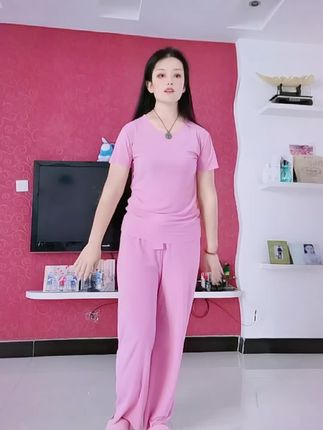 休一天假咋觉得时间不够用,家里收拾收拾,染了个头发,黑茶色还可以吧,一天就这样过去了,接下来你们放国庆,我们继续守店#靓姐橱窗