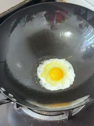 烧菜我还是选择老式铁锅,烧出来的菜好吃,经久耐用,受热均匀,加大加深的设计,煎炒烹炸都可以#家用炒锅#厨房好物 #铁锅#在家做美食