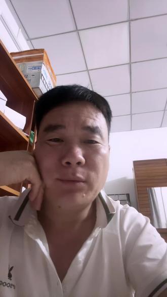 幸福的标准是什么,只要你觉得满足,那就是幸福,也许普通人赚的钱并不多,但只要日子过知足,人之所以过的不幸福,是因为太过于攀比,过好自己才是最真实的