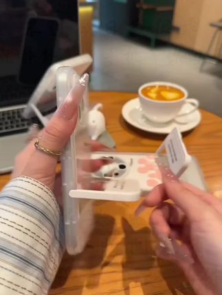 简约又高级的郁金香🌷支架手机壳吖~好姐妹凭咱俩的关系给我安排一个不过分吧!#这个手机壳真的长在我心巴上了  #快分享给你的好友 #手机壳 #仙女必备