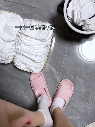 不想洗袜子又怕脚臭怎么办? 每天下班回家都是直接把袜子扔垃圾桶,第二天再换上新的穿,再也不怕脚臭了!洗袜子需要五分钟,但是扔袜子只需要一秒钟! #一次性袜子 #防臭袜