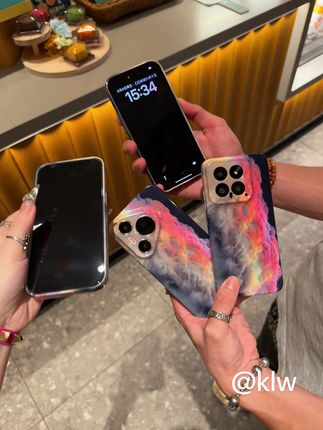 “听说看到七彩祥云的人都会很幸运,所以要把幸运时刻攥紧在手中”#这个手机壳真的长在我心巴上了 #手机壳#高级感