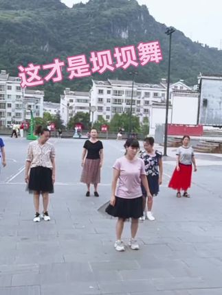 看我们跳舞是一种解压,跳得好不好不重要,只要热爱就行,我的毛病就是这样好的#锻炼
