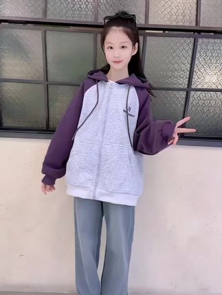 女童秋季外套,2025新款6-12岁15岁洋气中大童宽松运动百搭休闲上衣#女童秋季外套#女童穿搭#生女儿就要这样穿 #萌娃穿搭 #酷女孩穿搭 #潮童穿搭