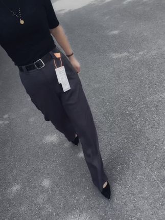 这世上除了血缘关系,任何一段关系都可以说断就断,不要把自己搞的太累,也不要放在心上,费劲维持的关系都是错的关系,只要不欠别人,就没必要唯唯诺诺#穿搭 #秋季爆款 #百搭裤子 #显瘦遮肉