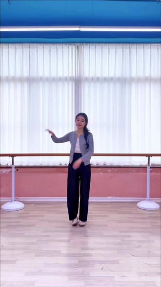 幼师必备马年幼儿舞蹈《快乐小马》!
看春晚的时间听到这首歌《快乐小马》觉得这个版本超适合早操、超有活力、超快乐呀!