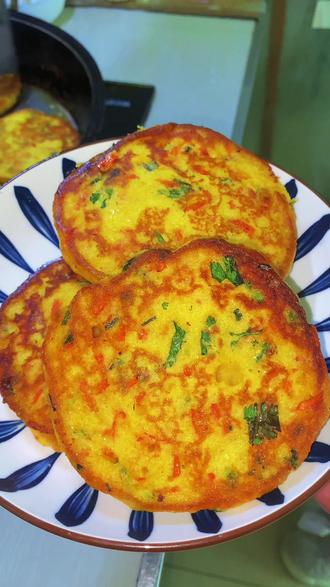 肉饼子。菜饼子。你们那边有这个做法吗
#玉米饼 #玉米饼子 #分享家乡美食 #纯手工制作美食 #舌尖上的味道