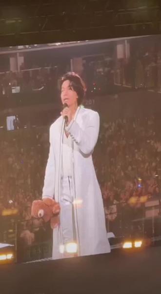 ✨F4上海站演唱会燃爆全场!现场live氛围绝了,偶像魅力满分,手里的玩偶都跟着嗨起来~💖 #现场live #F4上海站演唱会