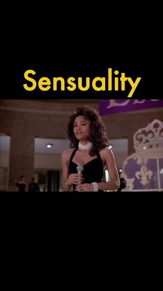 感官享受 in English Sensuality
/ˌsen.ʃuˈæl.ə.ti/
【英文释义】
The enjoyment, expression, or pursuit of physical, especially sexual, pleasure; the condition of being pleasing or fulfilling to the senses.
【中文释义】
感官享受;肉欲;性感;声色之欢。
语境笔记:
这是一个相对中性甚至偏唯美的词。它不仅仅指“性(Sexuality)”,更强调视觉、触觉等一切感官带来的沉醉感。
它可以用来形容一个人散发的迷人气质(an implied sensuality 隐晦的性感),也可以形容艺术品或大自然带来的极致审美体验(the sensuality of the colors 色彩的感官冲击)。
#英语 #英语单词 #电影英语 #英语口语 #英语学习