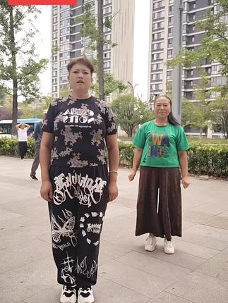 和我师傅来个早锻炼 跳的不好,开心就好哈哈哈😁