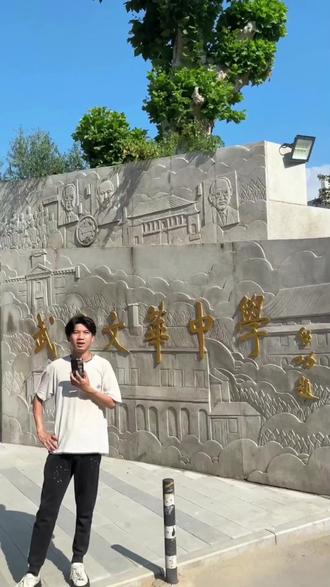 “抗日”战士出动,这个夏天成功变成黑不溜秋🤯,#绘画过程 #壁画 #社区美化