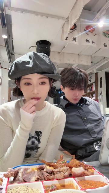 桑总和桑夫人迟到的合体售后12.10直播片段(2) 晨晨和兰博老师的好朋友聚会合体~~#姚宇晨 #向全世界安利姚宇晨 #直播录屏分享 #短剧 #笑容最治愈的女孩