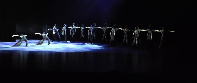 请欣赏《母亲桥》大型舞蹈,,,,,,,