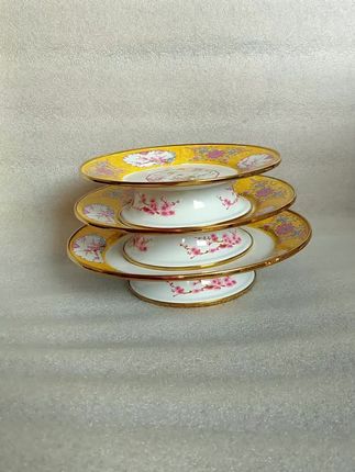 hello大家好呀家人们!今天给大家介绍的是这款新品加厚搪瓷盘定制款新品特厚搪瓷高脚果盘搪瓷点心盘老式复古风搪瓷盘欧式风!这款搪瓷产品都是新品质量好!这款搪瓷呢多个尺寸可以选!平常呢给它当家里装水果点心干果婚庆婚宴摆盘都是很不错的选择哟是非常合适的!搪瓷安全健康耐高温耐酸碱耐腐蚀无涂层无重金属超,是一件老少皆宜的好产品呐!!快来选购吧!#搪瓷盘 #搪瓷果盘   #搪瓷点心盘 #搪瓷茶盘