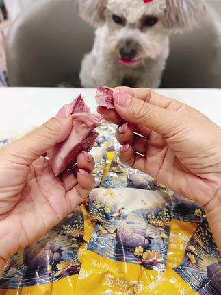 都知道鸭肉不仅可以清火去泪痕 蛋白质丰富很有营养 直接吃拌饭都很香 赶紧给你家毛孩子尝尝 #萌宠好物 #宠物零食 #家有馋狗