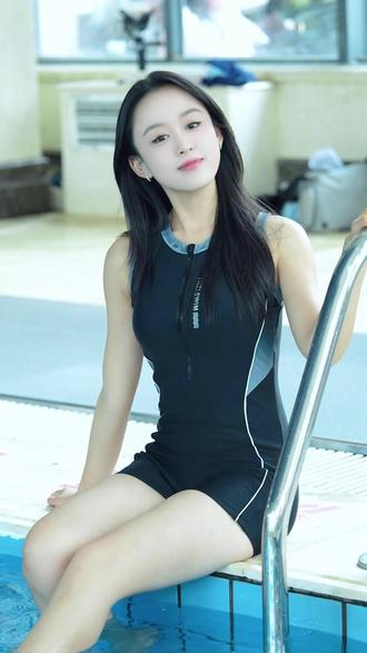 成熟女生夏日气质穿搭,简约全包泳衣温柔又端庄#泳装正常穿搭 #泳装穿搭 #游泳🏊 #游泳教练