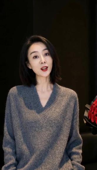 姐妹们你们都收的玫瑰花了吗?既然收不到 那就自己AI一下吧😄😄😄